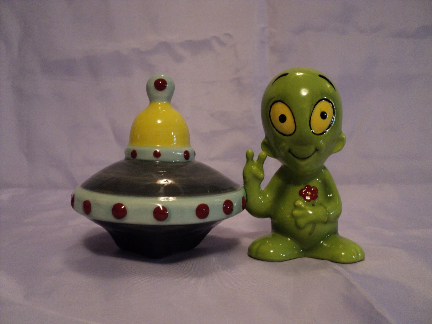 Unique Alien & UFO Gift Ideas for 2012 Salt and Pepper Shakers